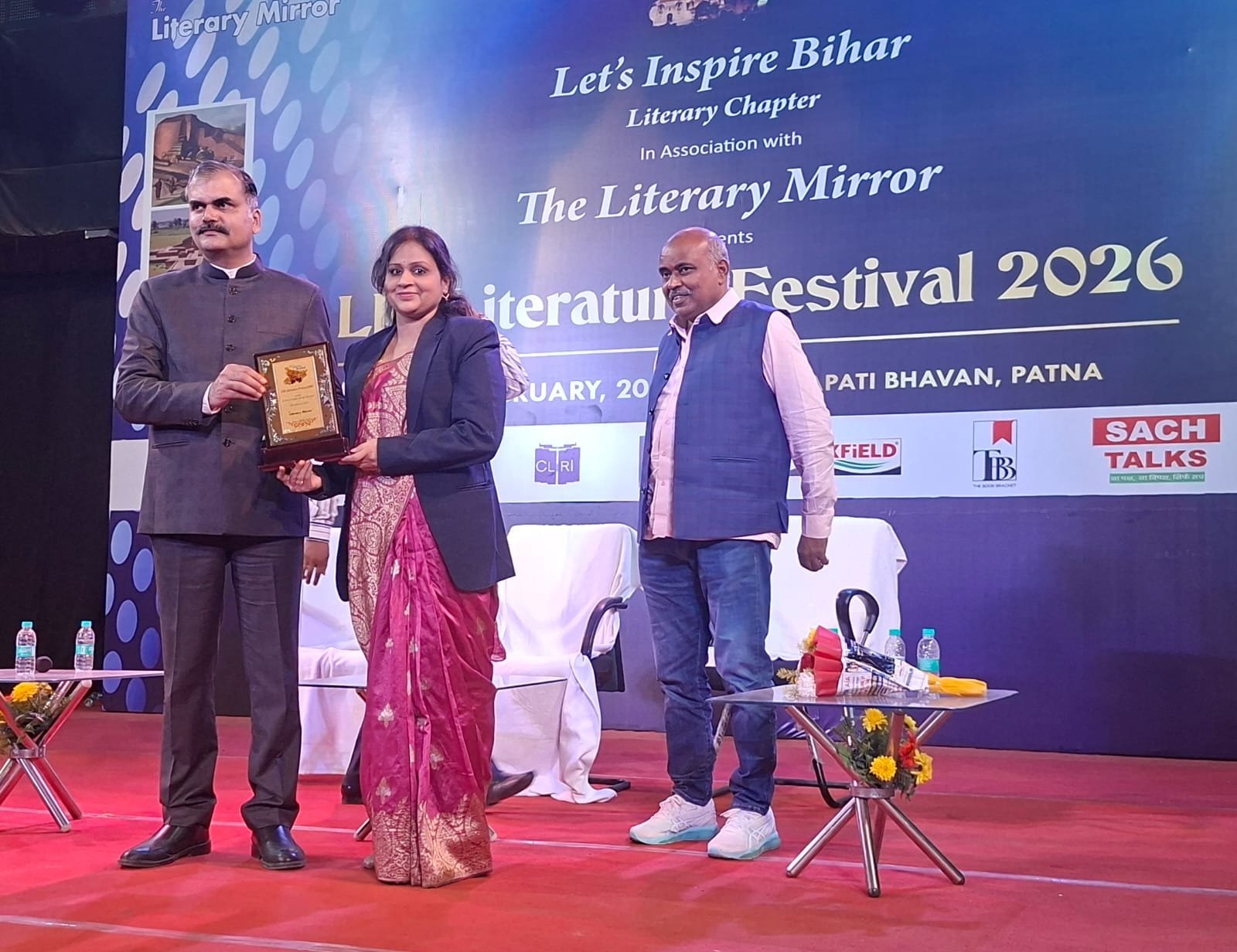2026 जनवरी में lets inspire bihar के मंच पर उसके फाउंडर सीनियर आइपीएस श्री विकास वैभव द्वारा सम्मान।